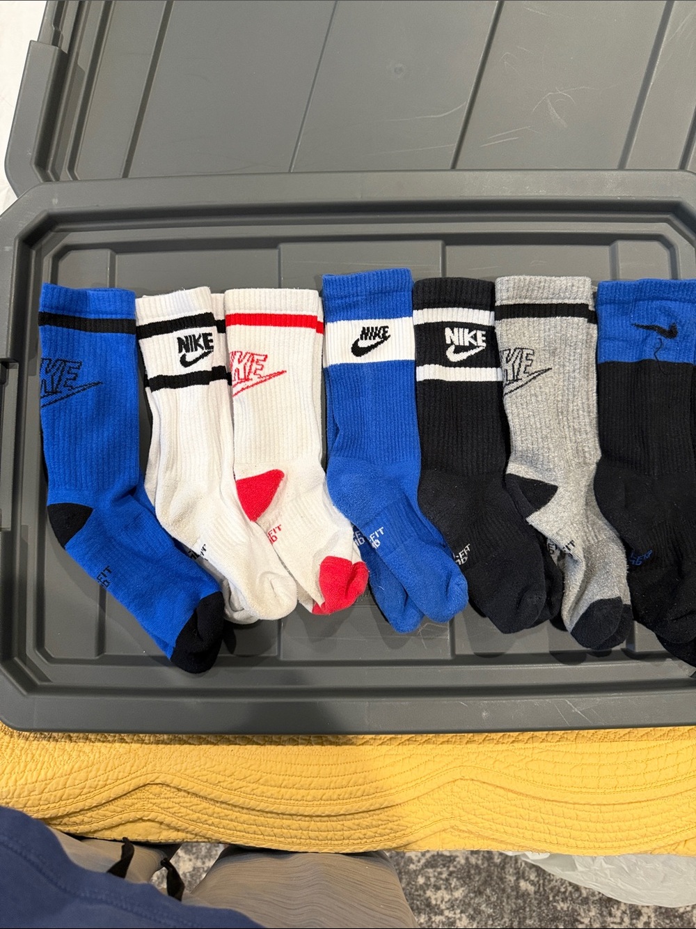 Nike 7 pair Kids Mixed Color Athletic Crew Socks - DryFit Medium